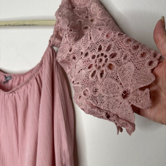 Charlotte Russe Dusty Pink Off Shoulder Eyelet Short Sleeve CropTop Blouse Small - Picture 4 of 13